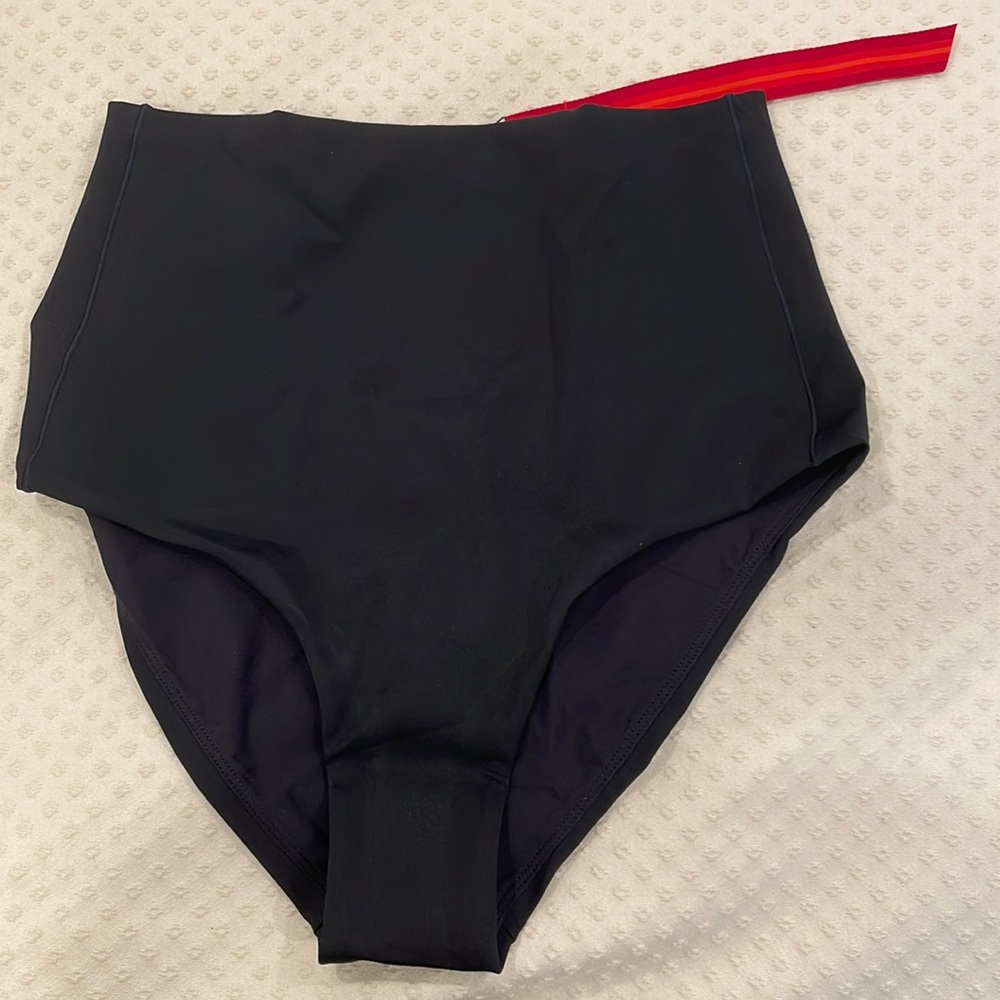 NWT Left On Friday Hi Tide bottom - Sprint - L